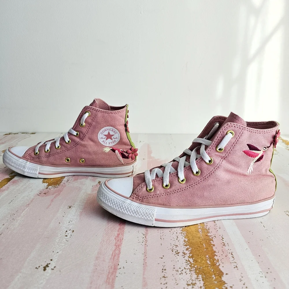Rare Converse Chuck Taylor All Star 3D Blooms & Hummingbirds High Top Kid Size 5